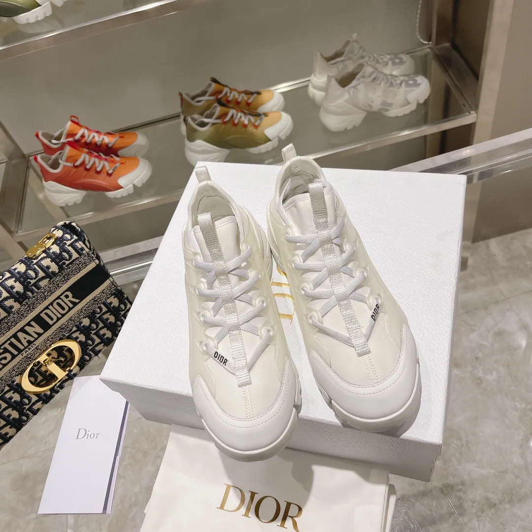 👟👟Ex-factory price👟👟Ex-factory price 460👟👟 Dior sports dad shoes, your ideal high-end quality customization, a new product created by Crusie “J’ADI*R” at the first major show of Paris Fashion Week‼ ️Molded from the original board, all details are welcome to be appraised and compared 🔥 Upper: Original imported customized Lycra surface with soft silk cowhide Inner: soft, comfortable and breathable Foot pads: cowhide injection molded feet, original molded color matching Logo webbing Original molded 3D film combination Original molded anti-slip combination outsole! Original packaging consistent! Number of yards: 35-41 yards (custom-made sizes 41 are non-refundable)